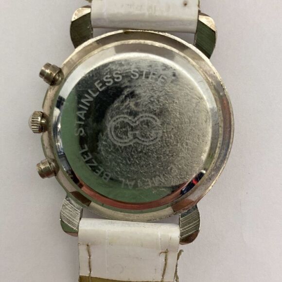 GG Women's White Silver Tone Leather Band Analog Quartz Wristwatch - Picture 6 of 12